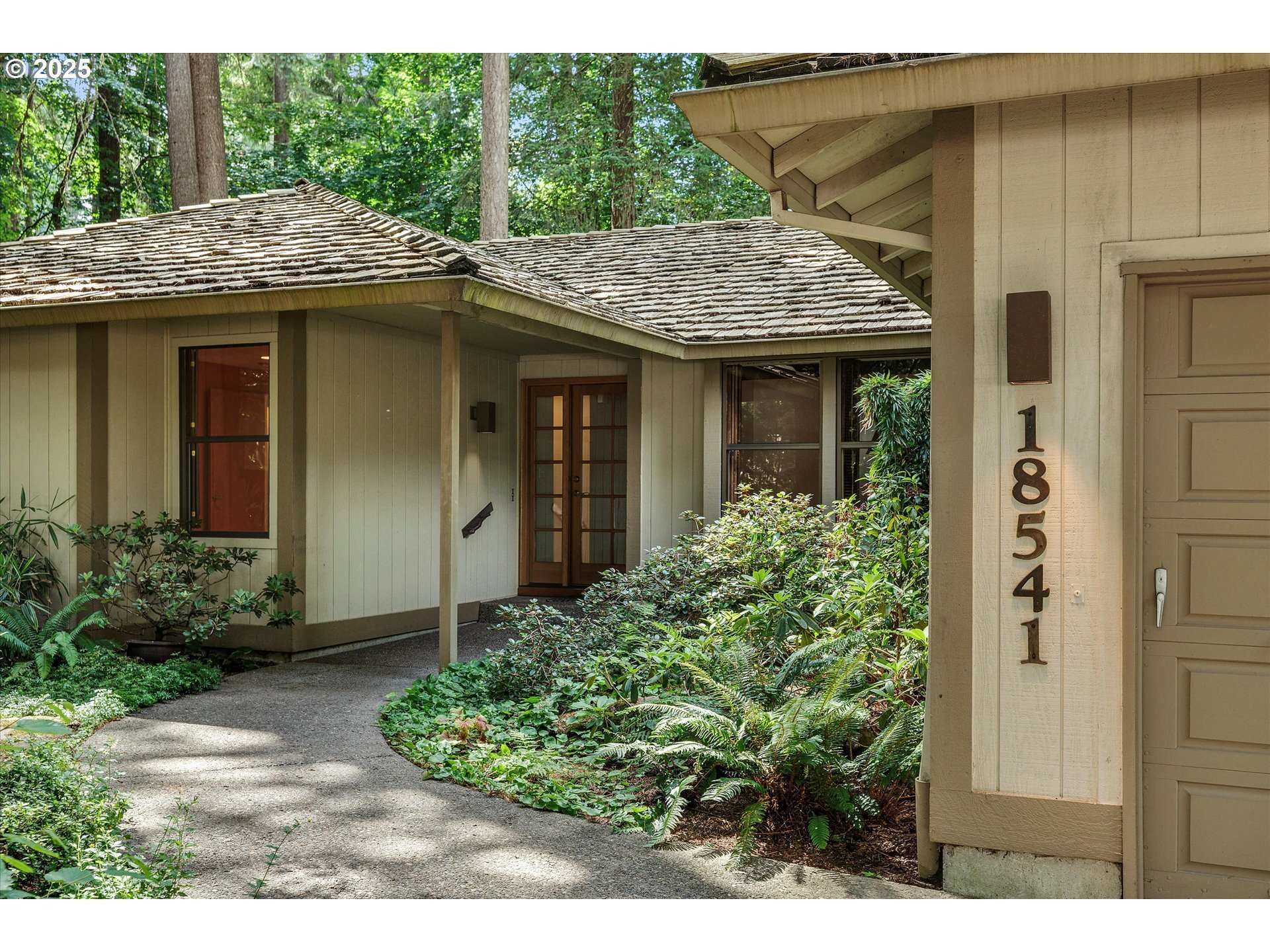 Property Photo: 18541 Waxwing Way OR 97035