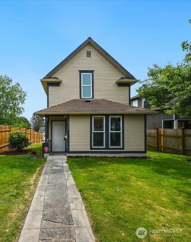 Property Photo: 2111 Cleveland Avenue WA 98201