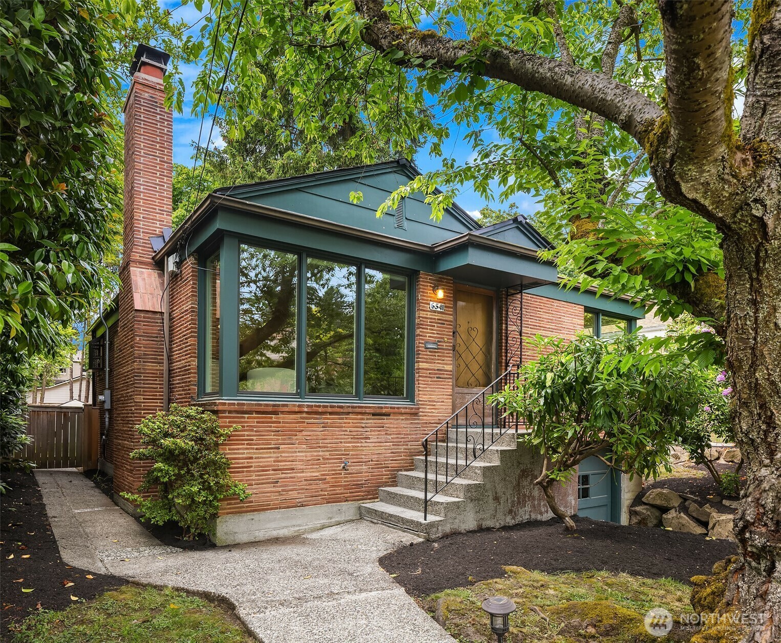 Property Photo: 6541 45th Avenue NE WA 98115