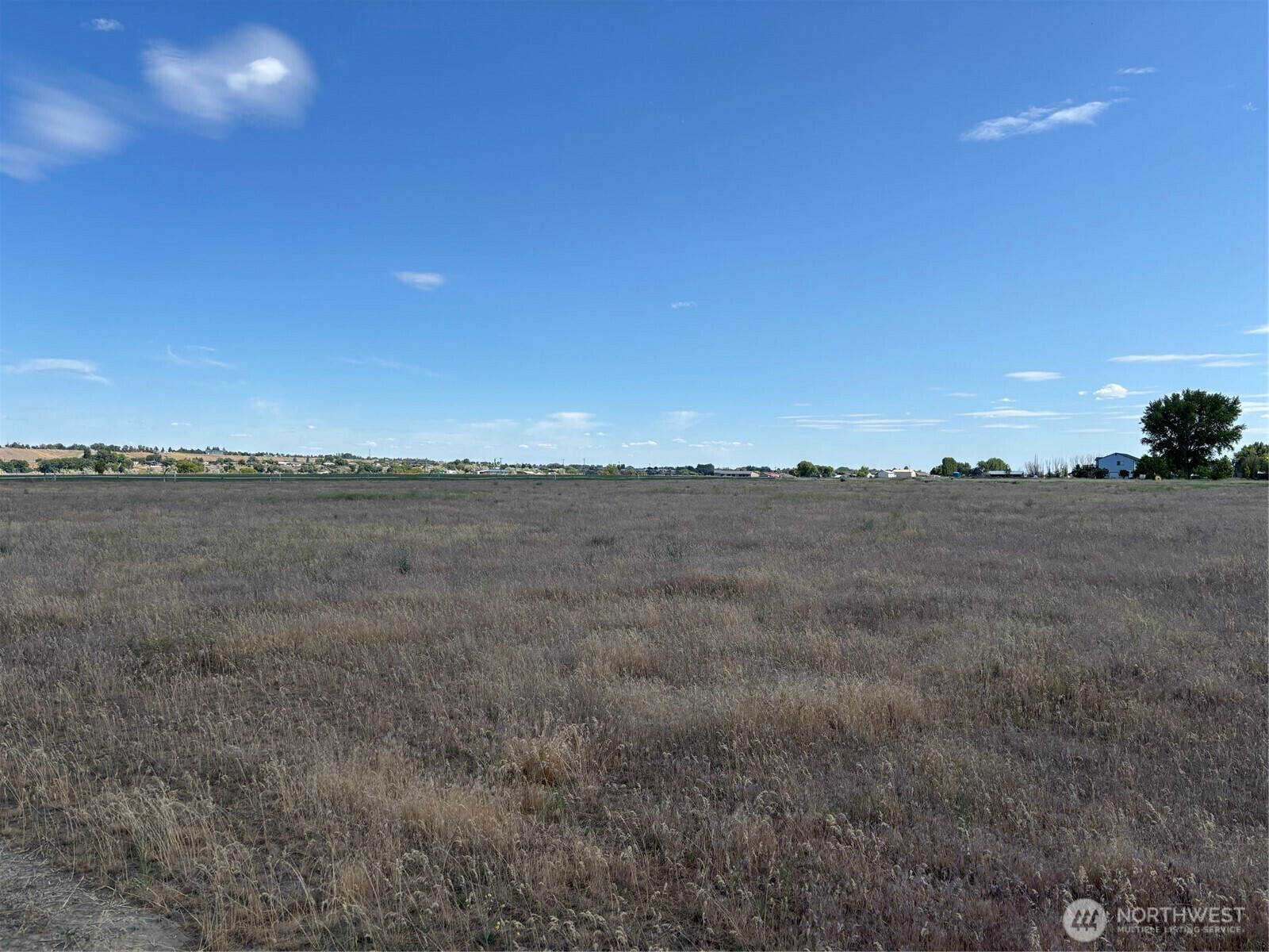 Property Photo: 5125 Lakeview Way WA 98823
