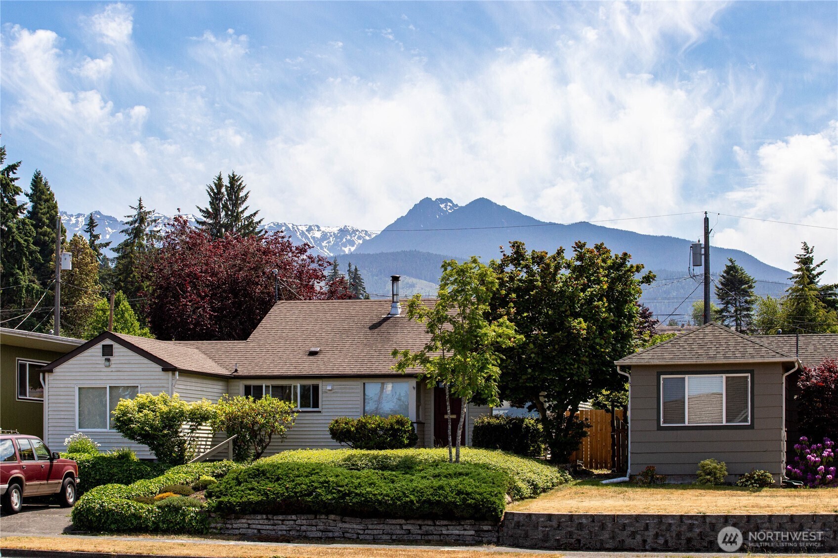 Property Photo: 1415 E 2nd Street WA 98362