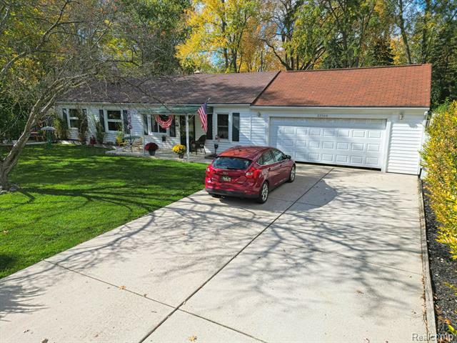 Property Photo: 33566 Rhonswood Street MI 48335