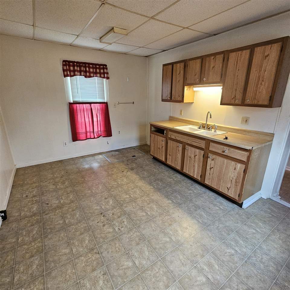 Property Photo: 706 S B Street IN 47374