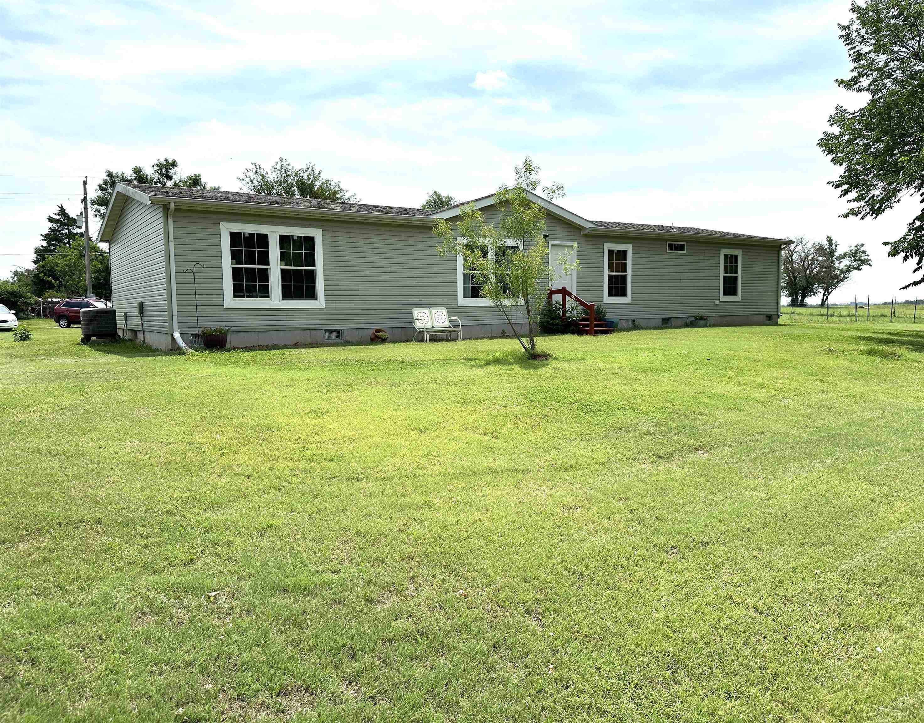 Property Photo: 525 S Lincoln Ave KS 67003