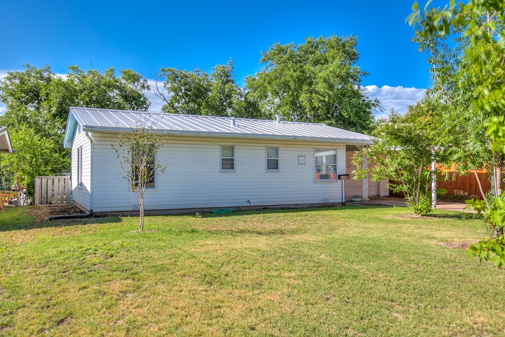 Property Photo: 2609 W Harris Ave TX 76901