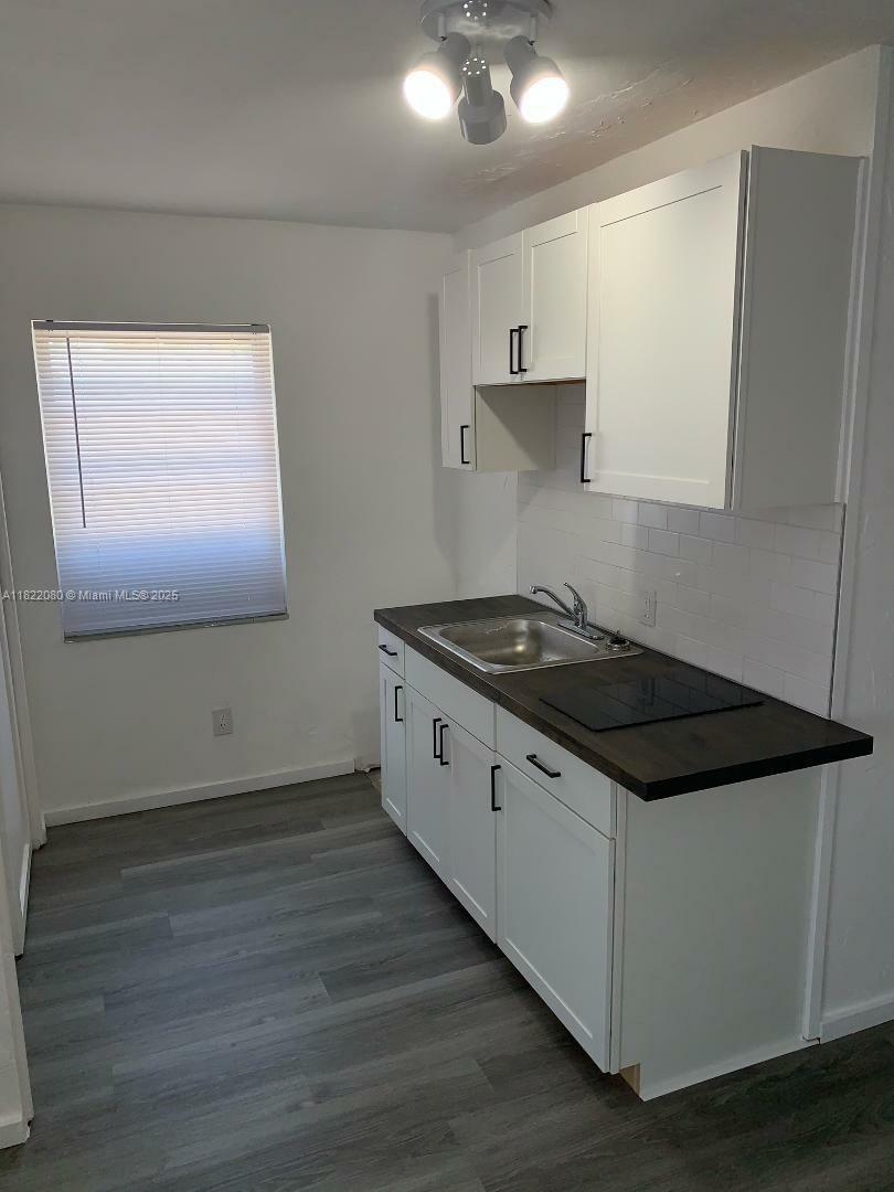 Property Photo: 2123 Wilson W FL 33020