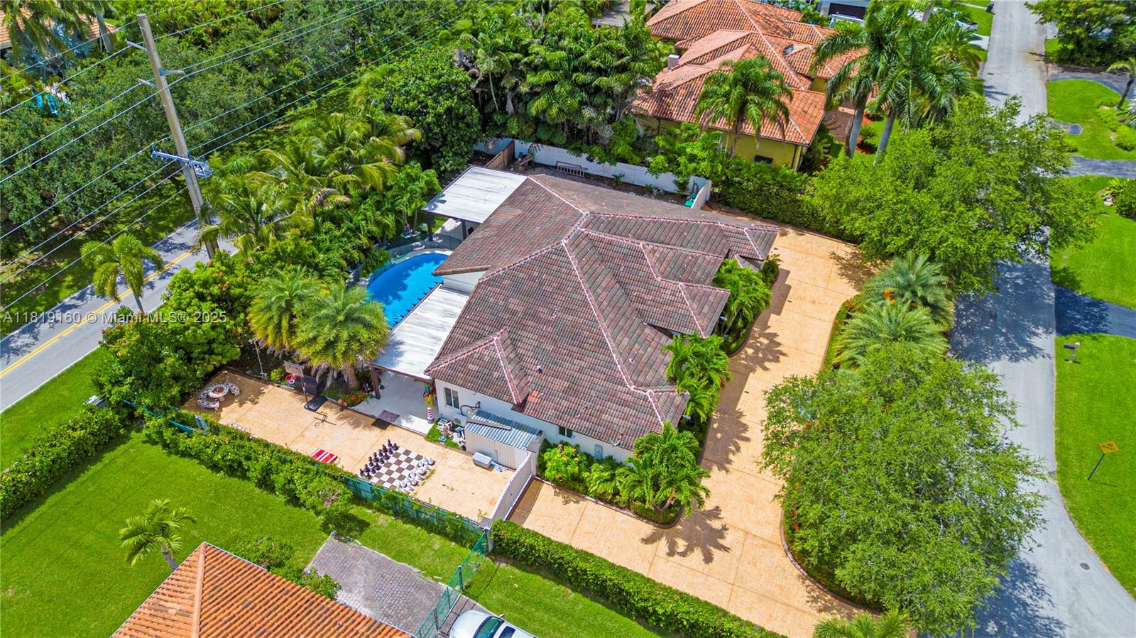 Property Photo: 16601 SW 87th Ct FL 33157