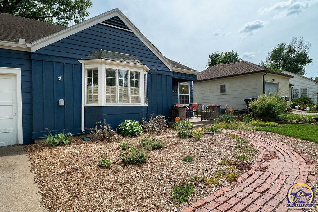 Property Photo: 3327 SW Huntoon St KS 66604