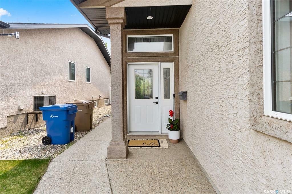 Property Photo: 2759 Sunninghill Crescent SK S4V 0N5