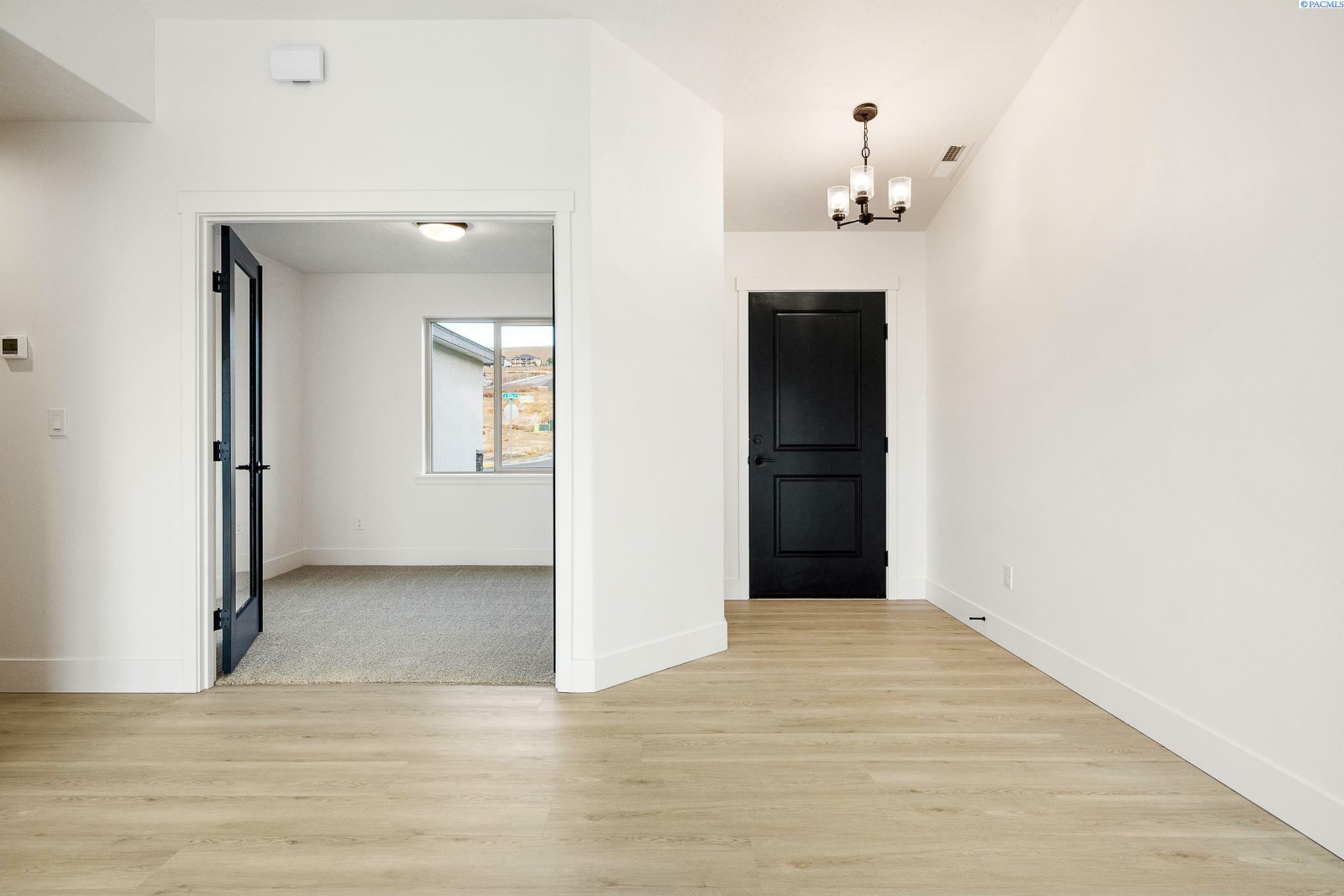Property Photo: 6659 W 30th Pl WA 99338