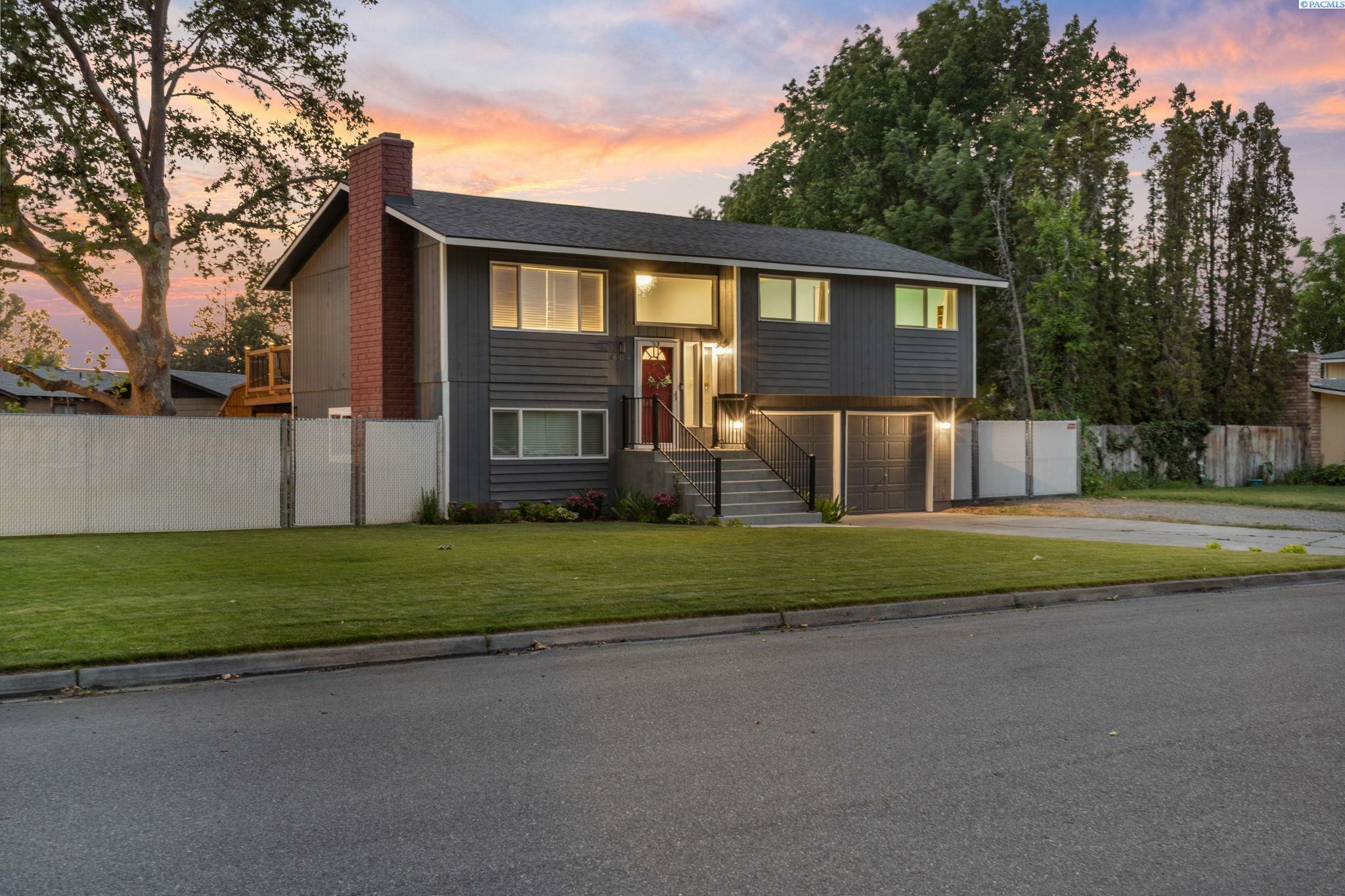 Property Photo: 604 S Buchanan St WA 99336