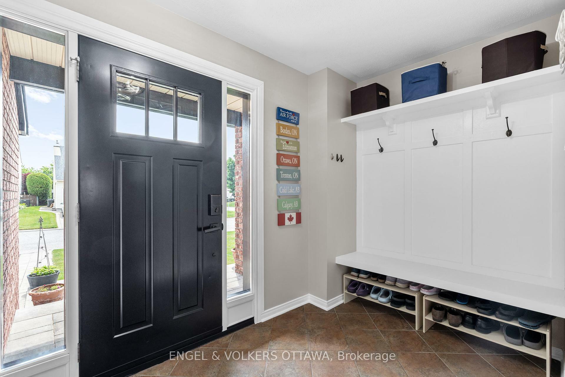 Photo de la propriété:  45 Townsend Drive  ON K2J 2T8 