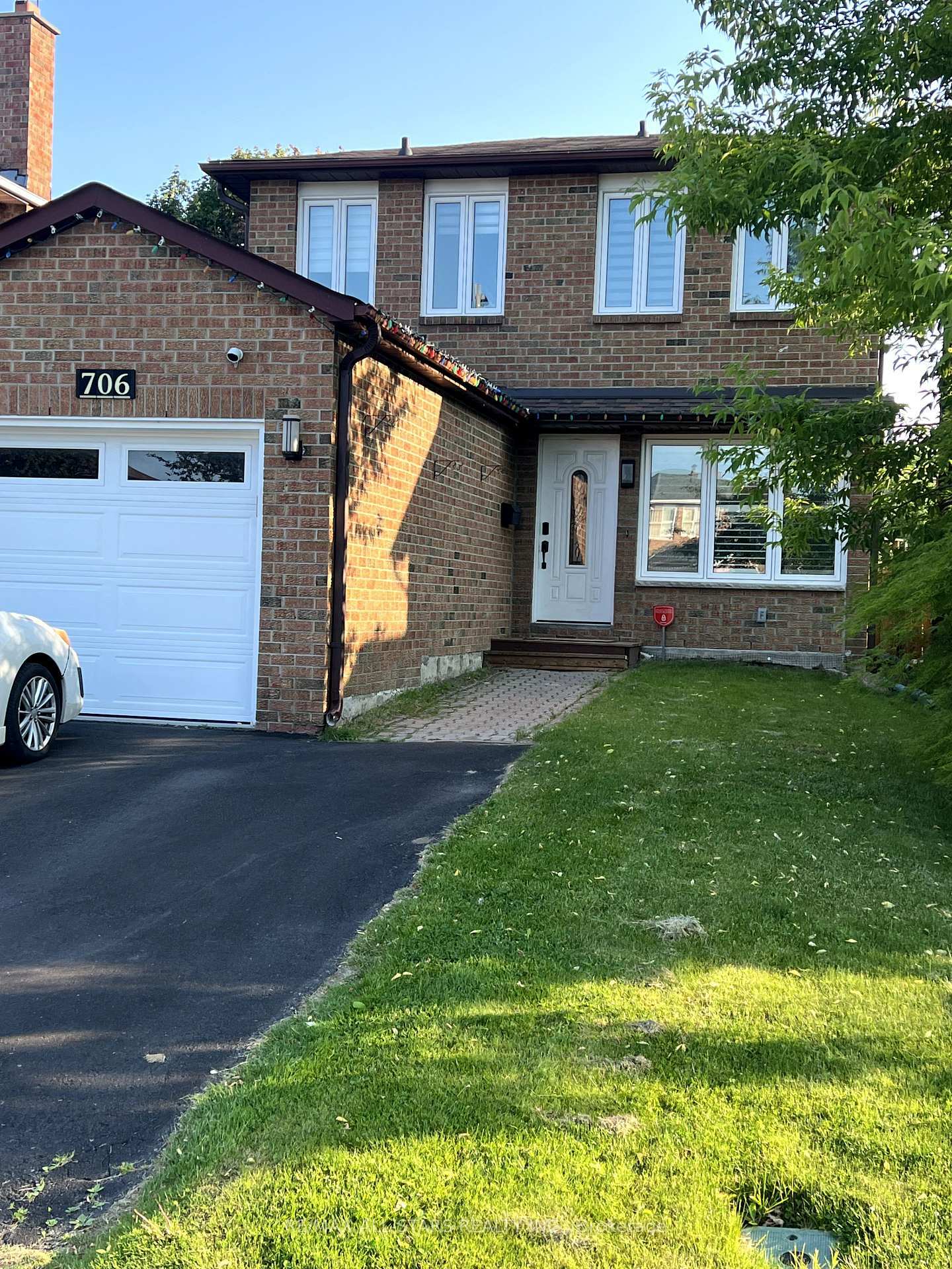 Property Photo: 706 Sultana Square W ON L1V 3Y3