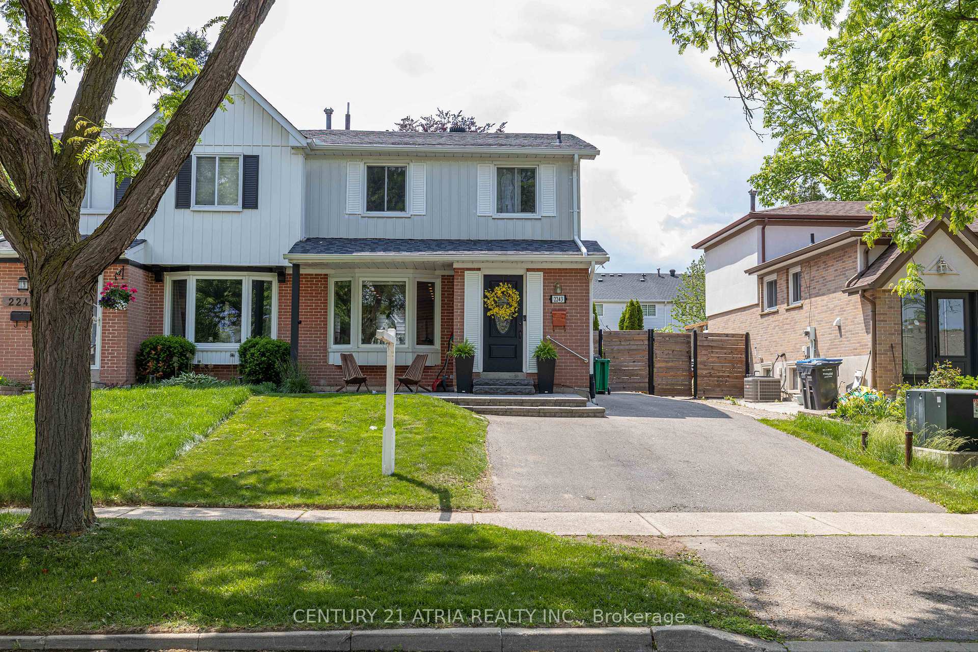 Photo de la propriété: 2243 Buttonbush Crescent ON L5L 1C4