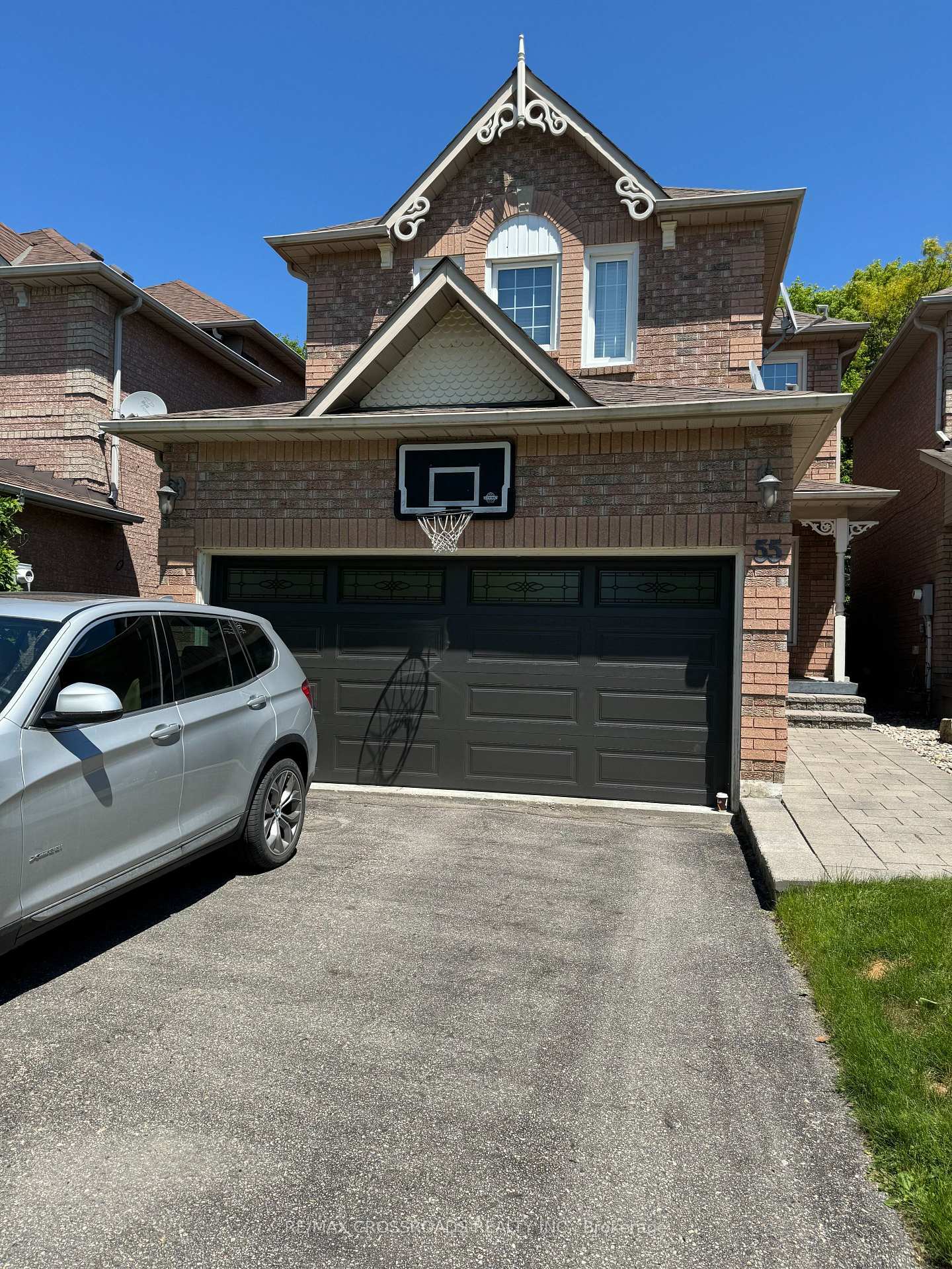 Property Photo: 55 Ballymore Drive ON L4G 7E6