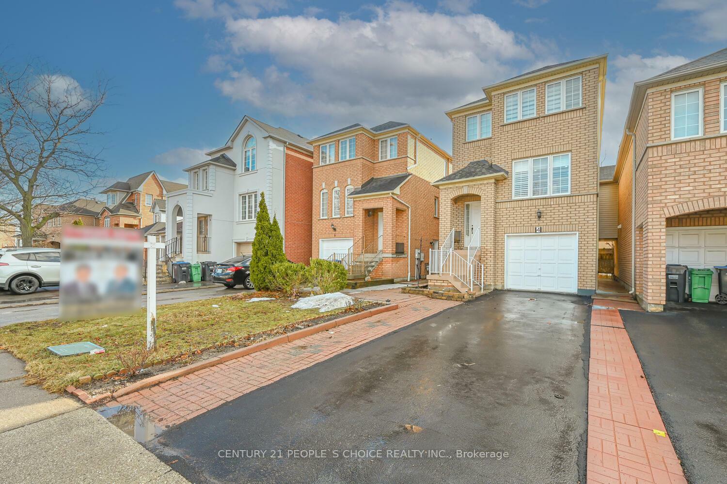 Photo de la propriété: 4 Domenico Crescent ON L6P 1H5