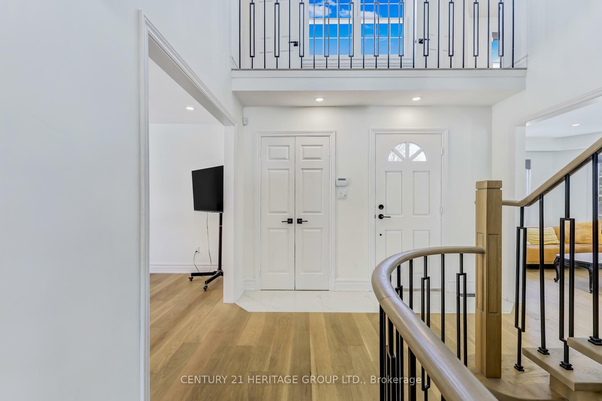 Property Photo: 243 Murray Drive ON L4G 5X1