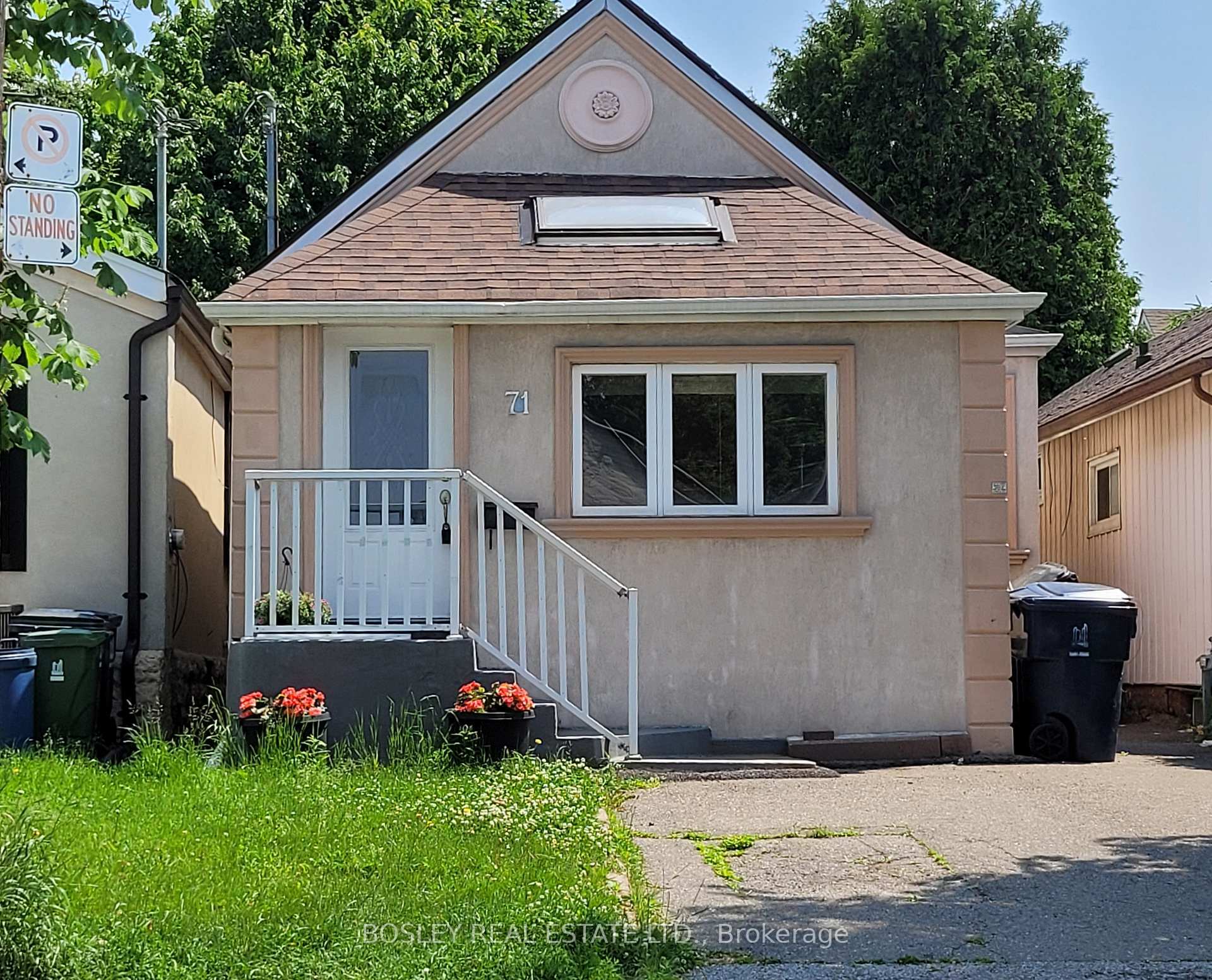 Property Photo: 71 Rockcliffe Boulevard ON M6N 4R4