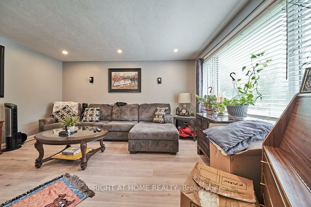 Property Photo: 202 Cadillac Avenue S ON L1H 5Z7