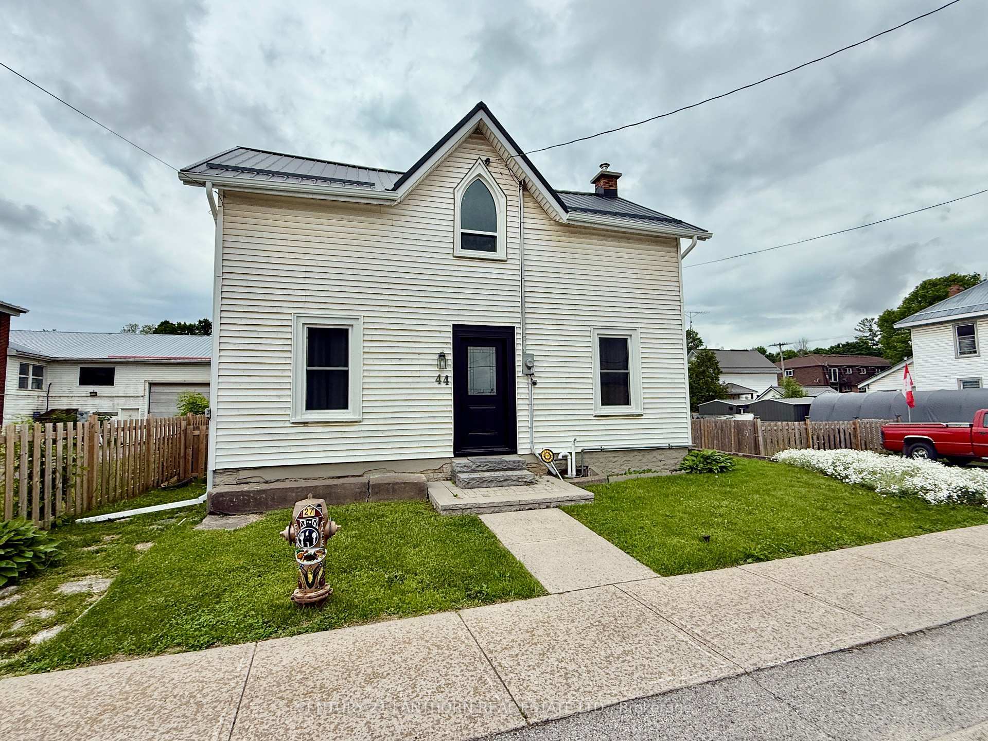 Property Photo: 44 Metcalf Street ON K0K 3J0