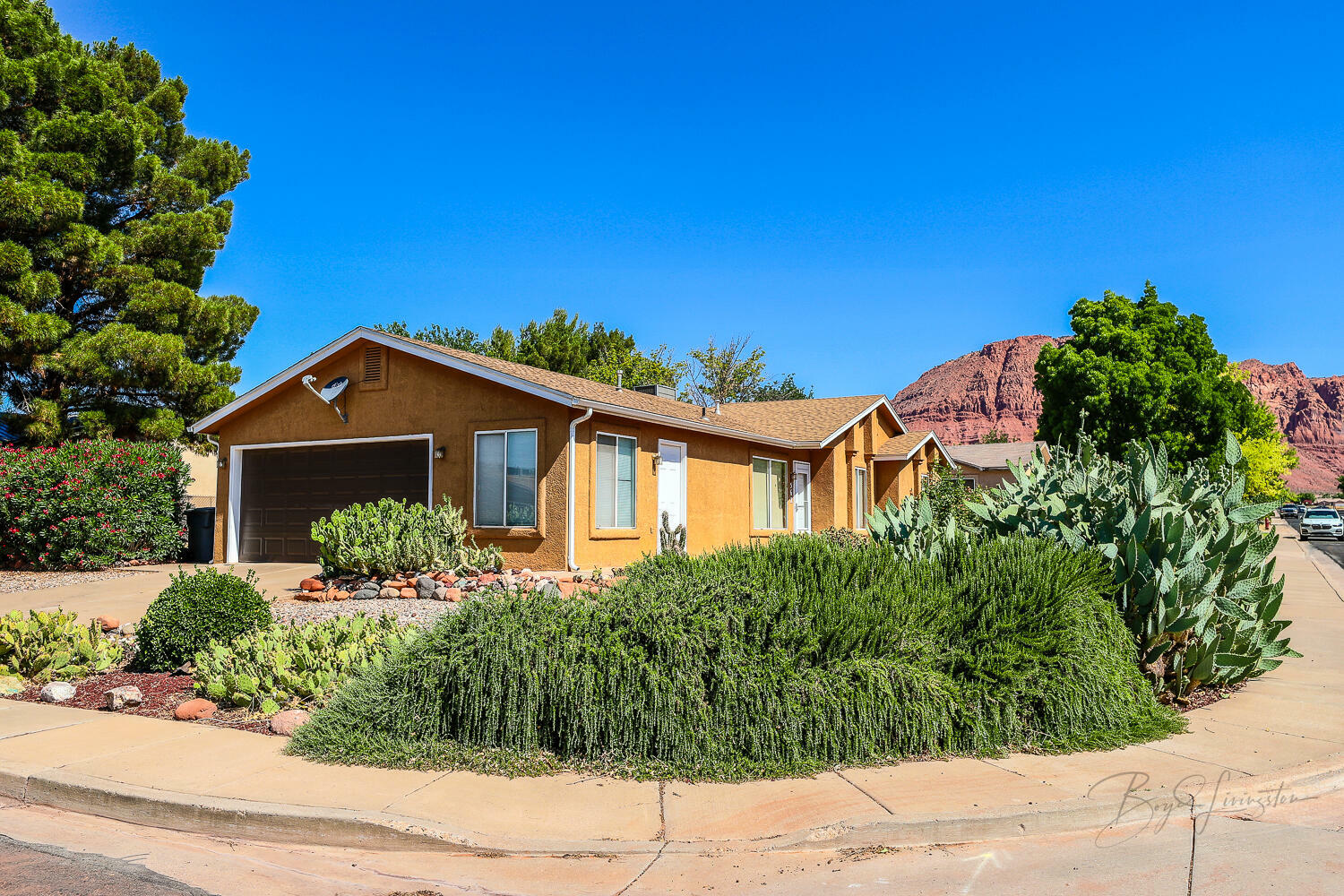 Property Photo: 562 S 400 E UT 84738