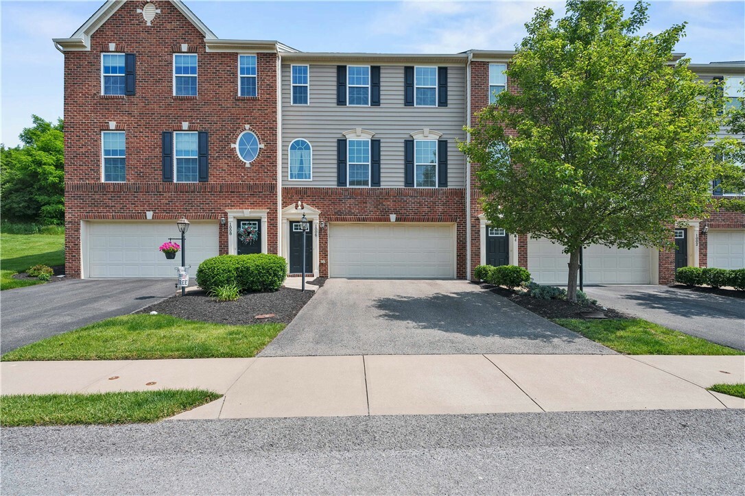 Property Photo: 1006 Grey Fox Cir PA 15017