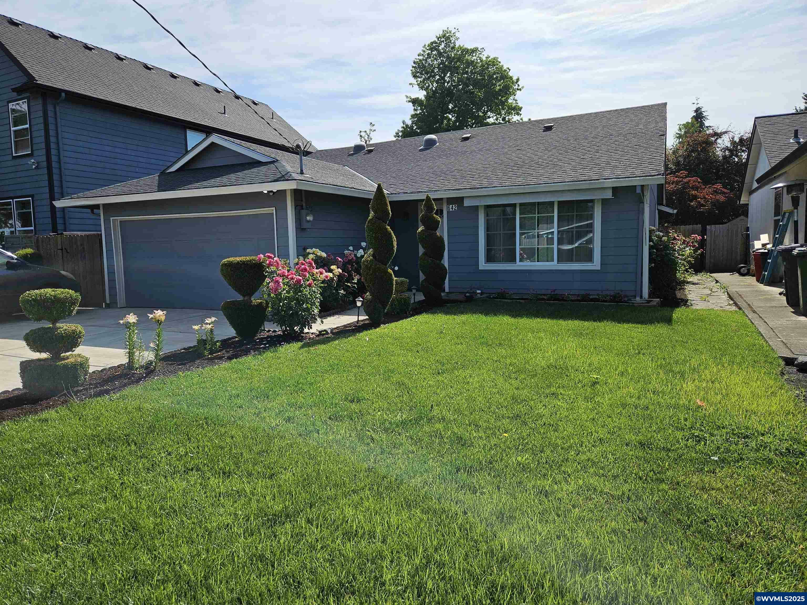 Property Photo:  642 Leasure St  OR 97071 