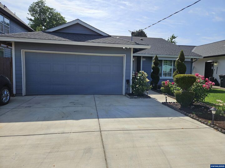 Property Photo: 642 Leasure St OR 97071