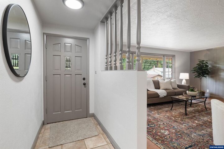 Property Photo: 3917 9th Ct SE OR 97302