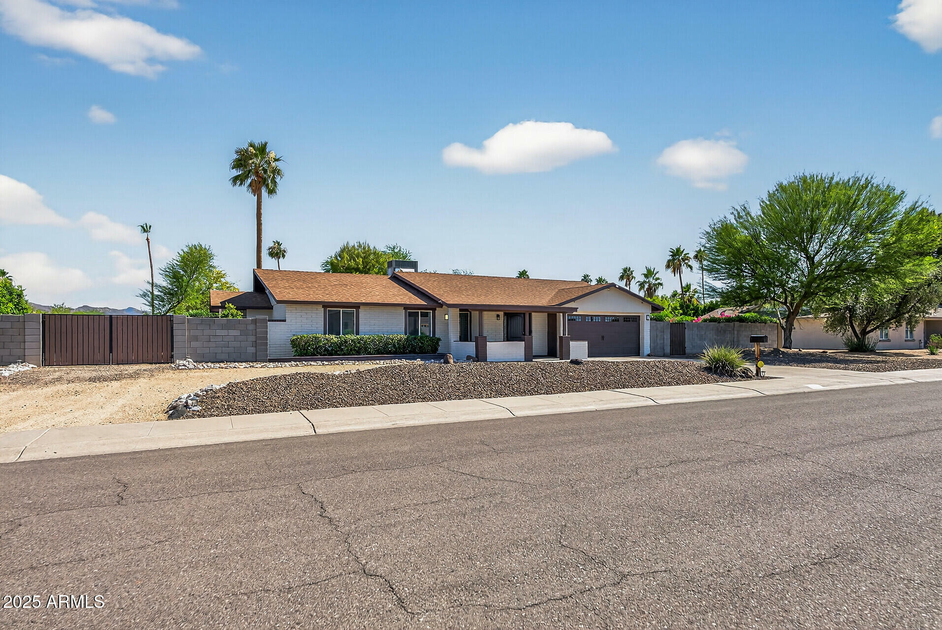 Property Photo: 5101 E Paradise Drive AZ 85254