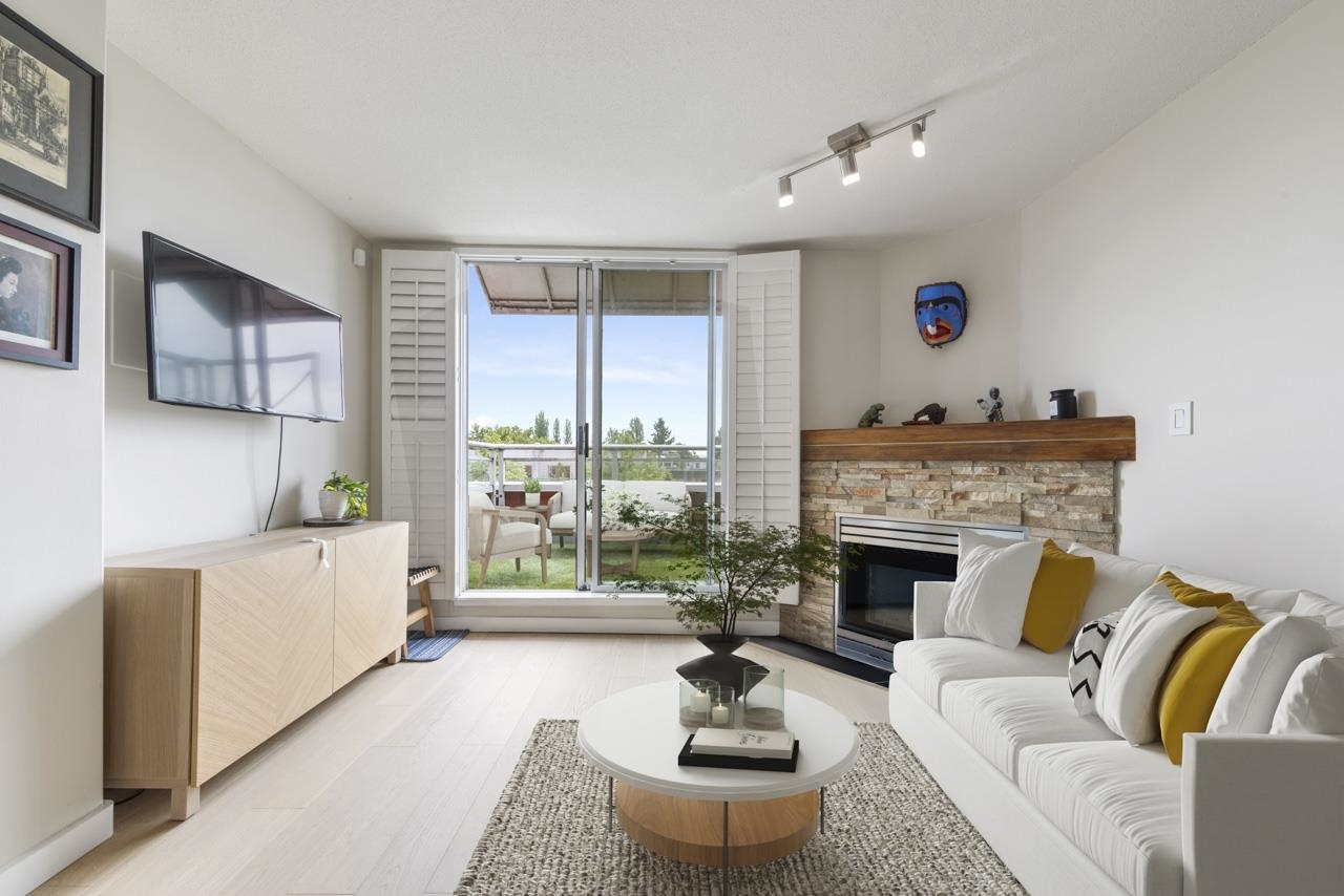 Property Photo:  2255 W 4th Avenue 417  BC V6K 1N9 