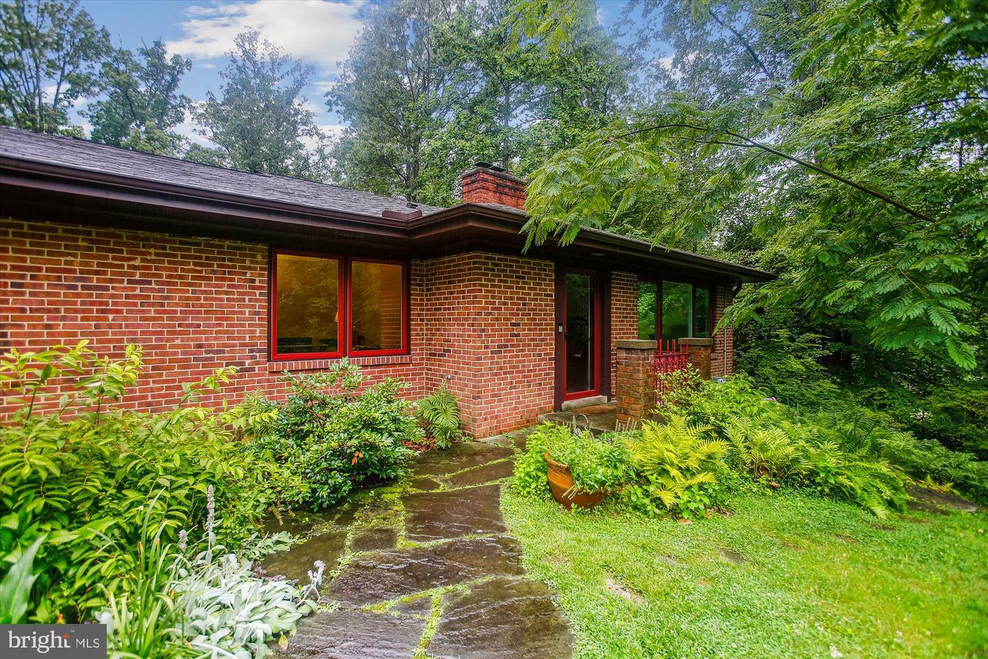 Property Photo: 6662 Van Winkle Drive VA 22044