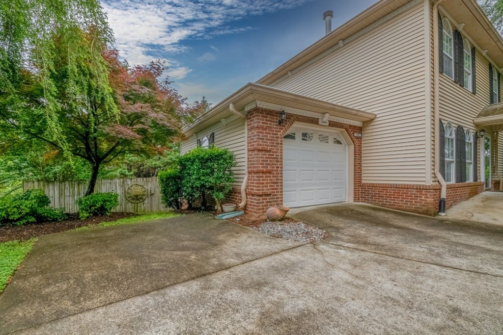 Property Photo: 1694 Burnt Oak Drive GA 30721