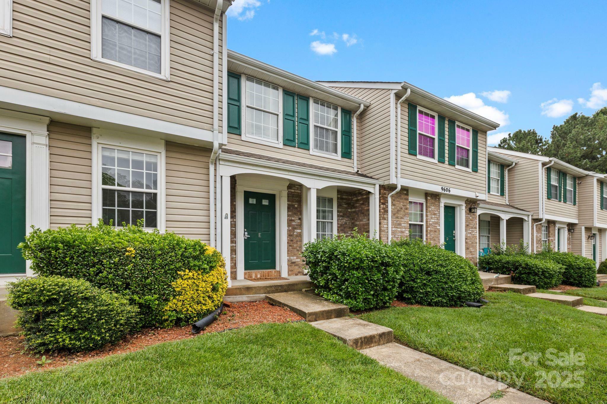 Property Photo: 9606 Vinca Circle NC 28213