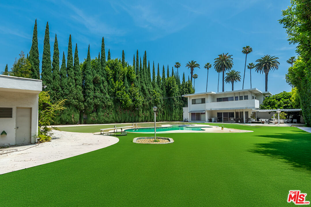 523 N Canon Dr  Beverly Hills CA 90210 photo