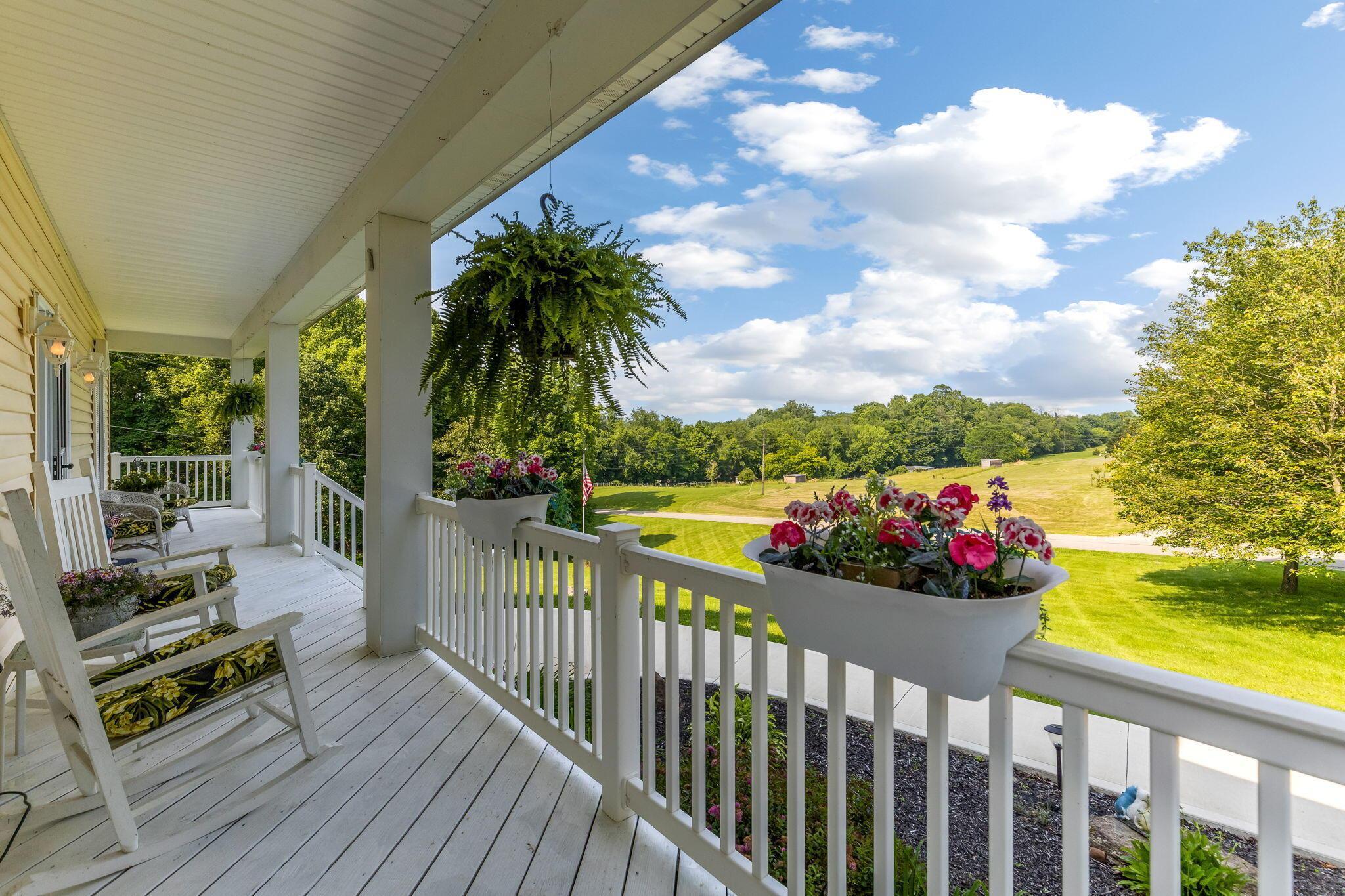 Property Photo: 2474 Sleepy Hollow SE Road OH 43056