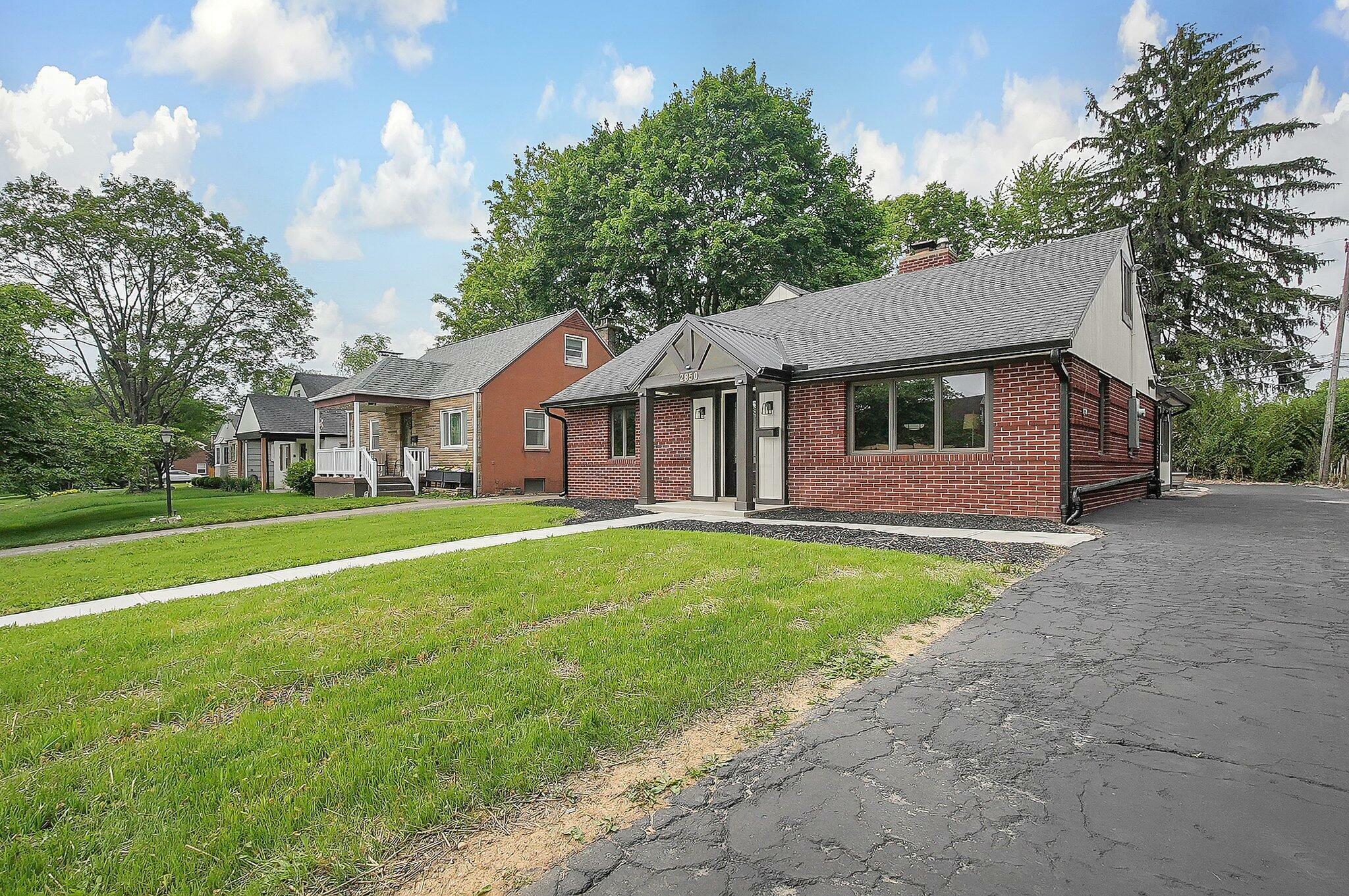 Property Photo: 2850 E Moreland Drive OH 43209