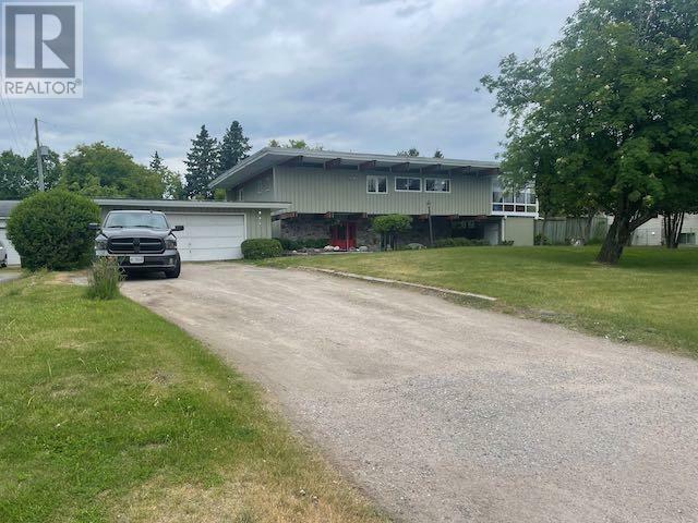 Property Photo: 11 Schmidt Cres ON P8N 1R1