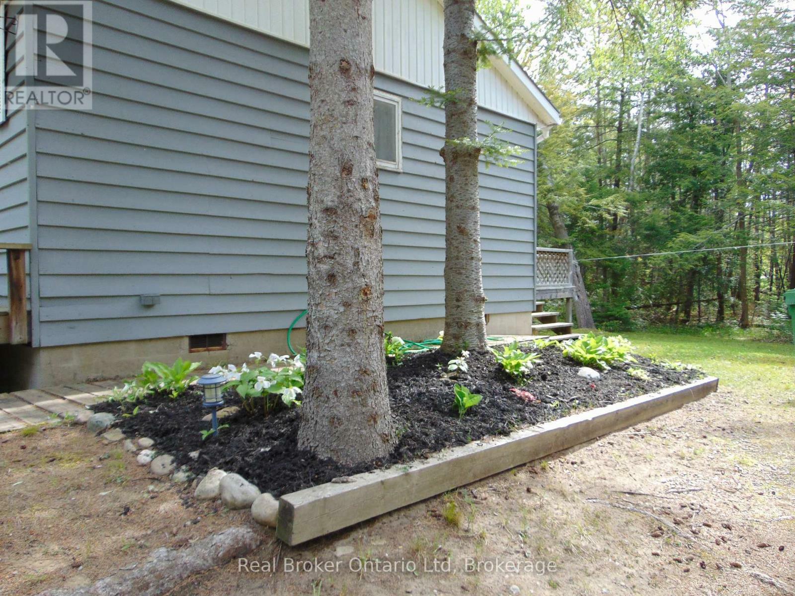 Property Photo:  42 Thompson Avenue South  ON N0H 2L0 