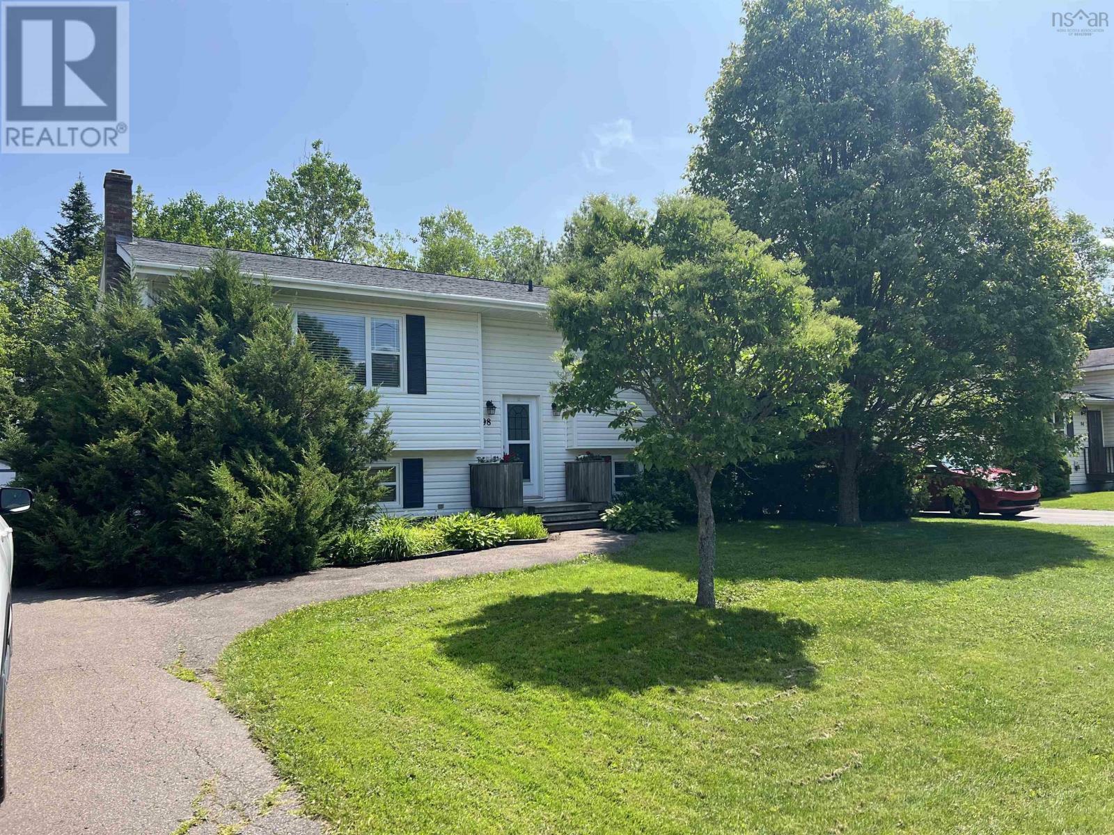 Property Photo: 98 Oakwood Drive NS B6L 1N4