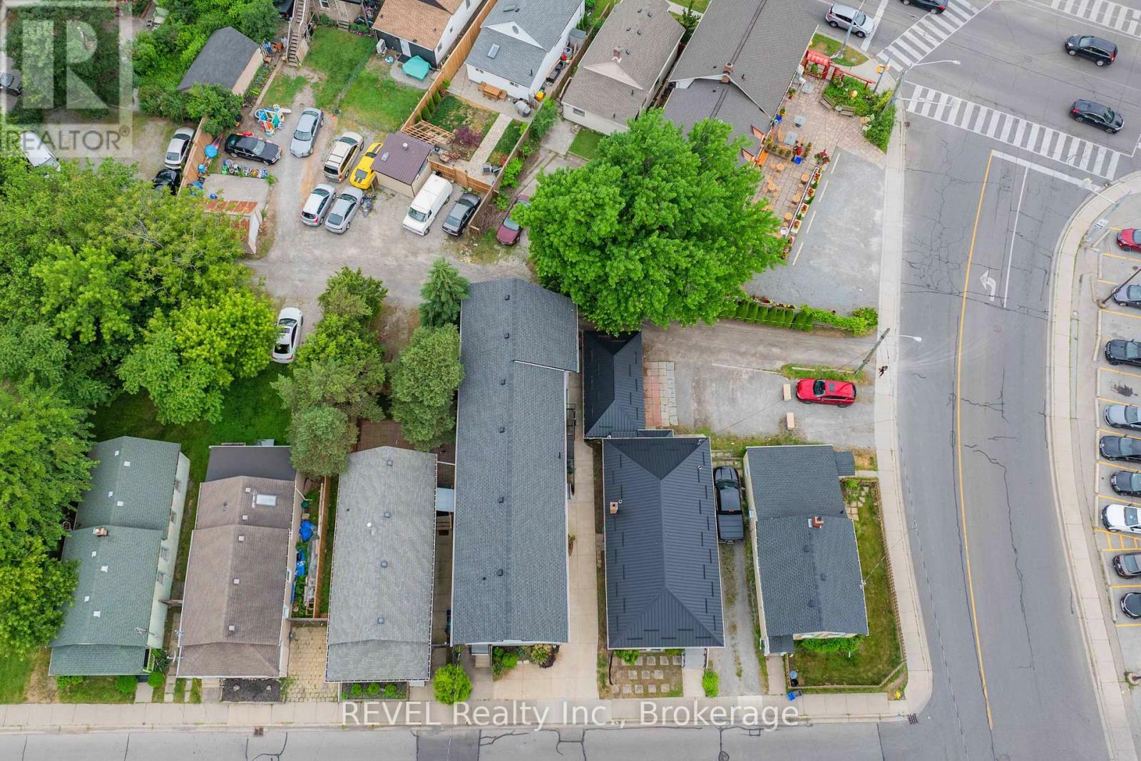 Property Photo: 31 Raymond Street 5 ON L2R 2T3