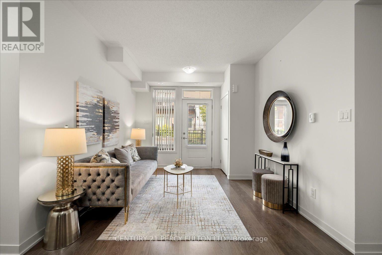Property Photo: 70 Orchid Place Drive 19 ON M1B 0C4