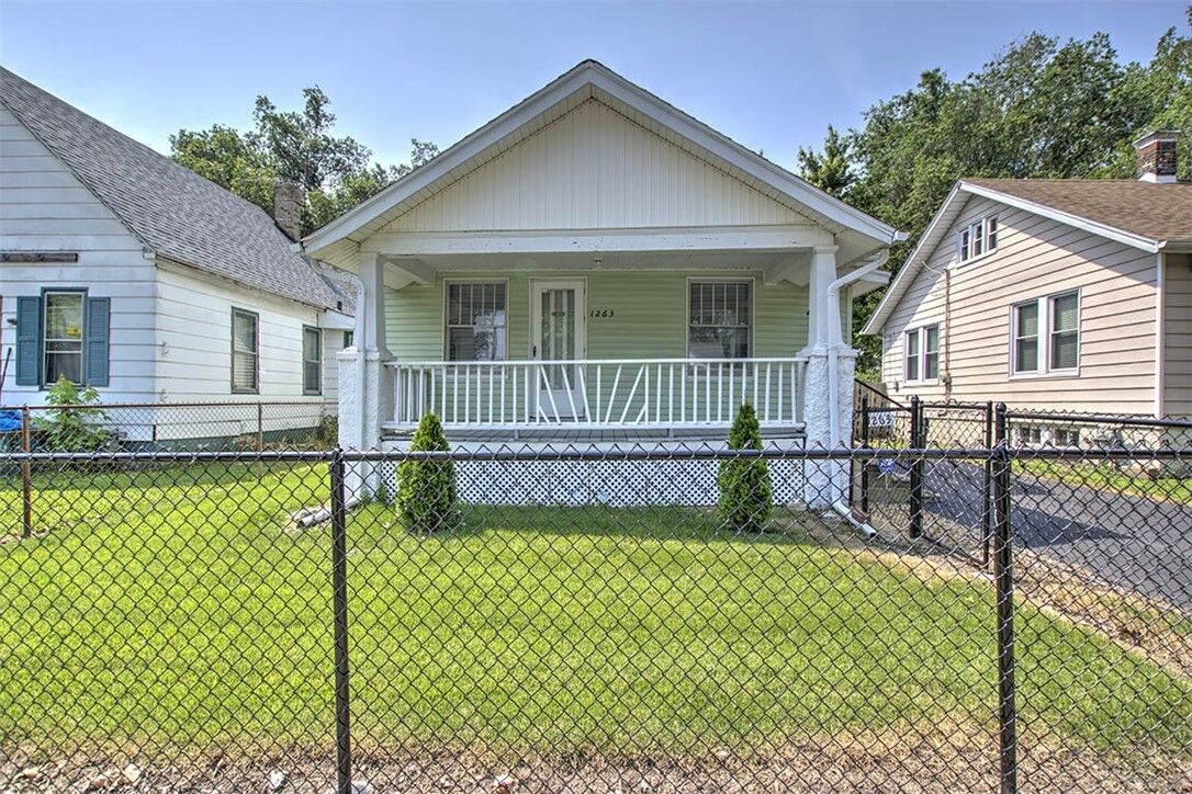 Property Photo: 1263 E Dickinson Avenue IL 62521