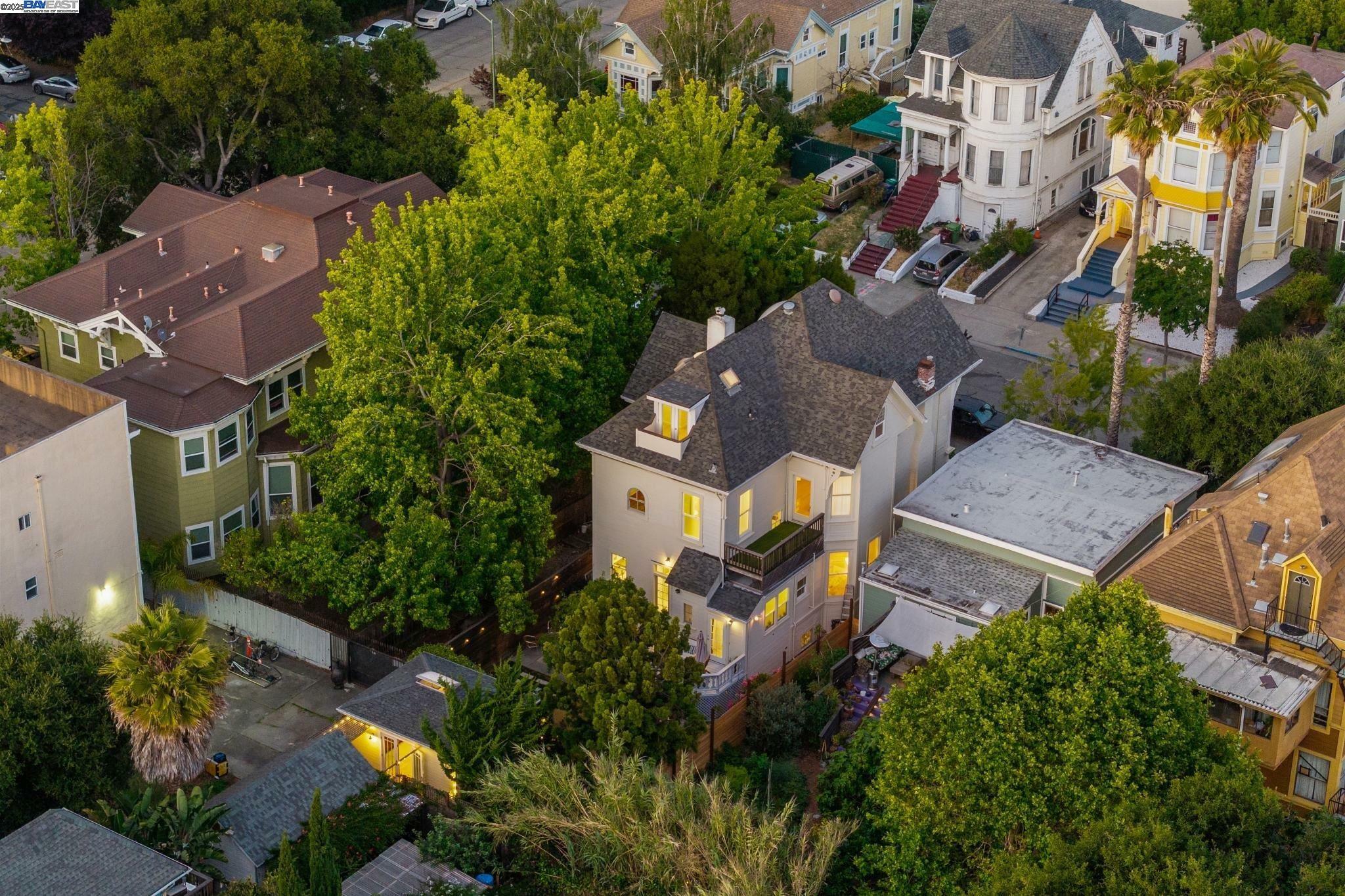 Property Photo: 1709 Myrtle St CA 94607