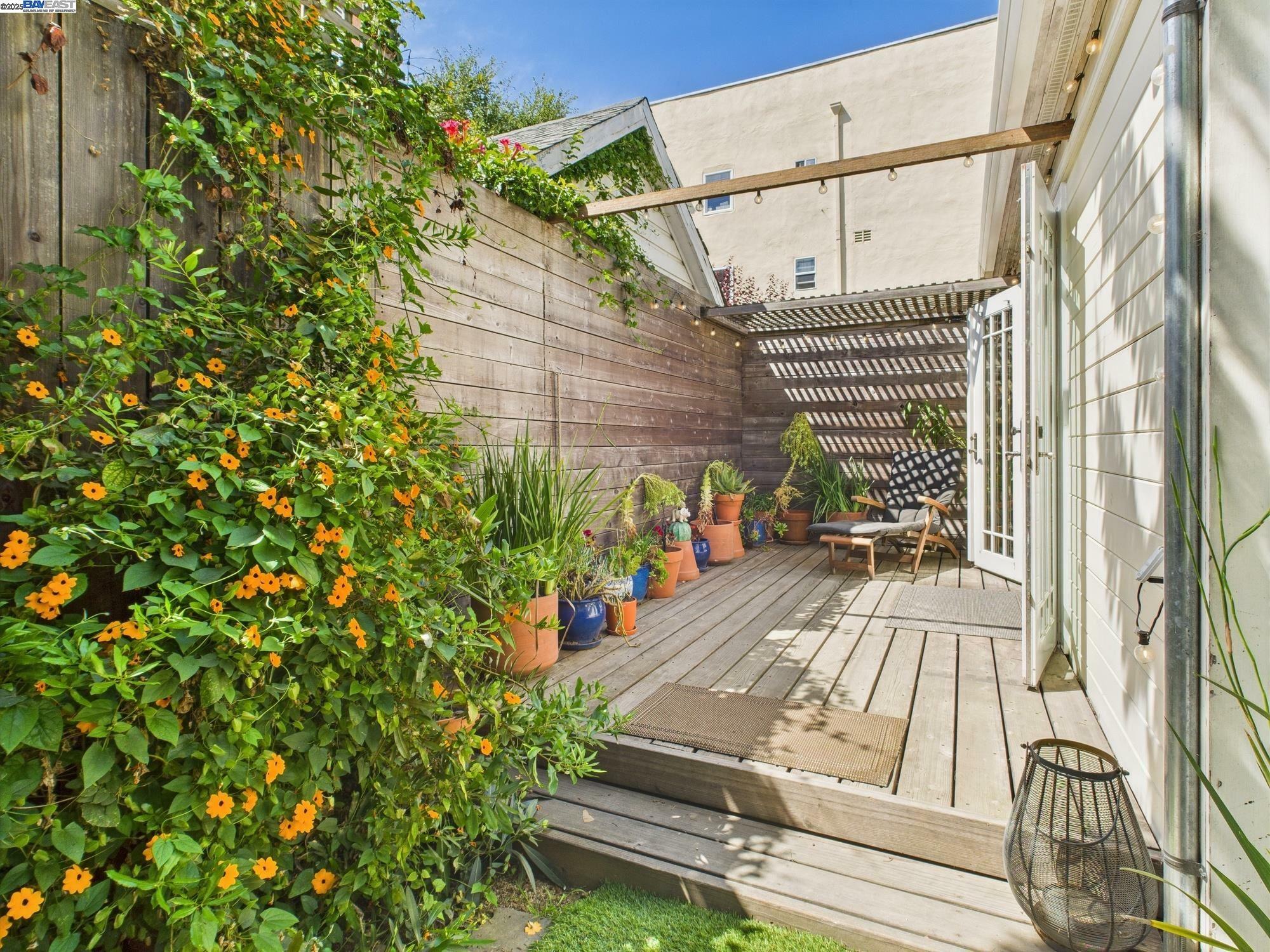 Property Photo:  1709 Myrtle St  CA 94607 
