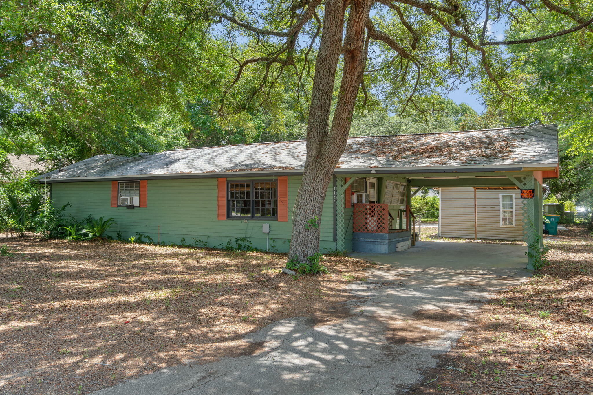 Property Photo: 1445 Live Oak Street FL 32578