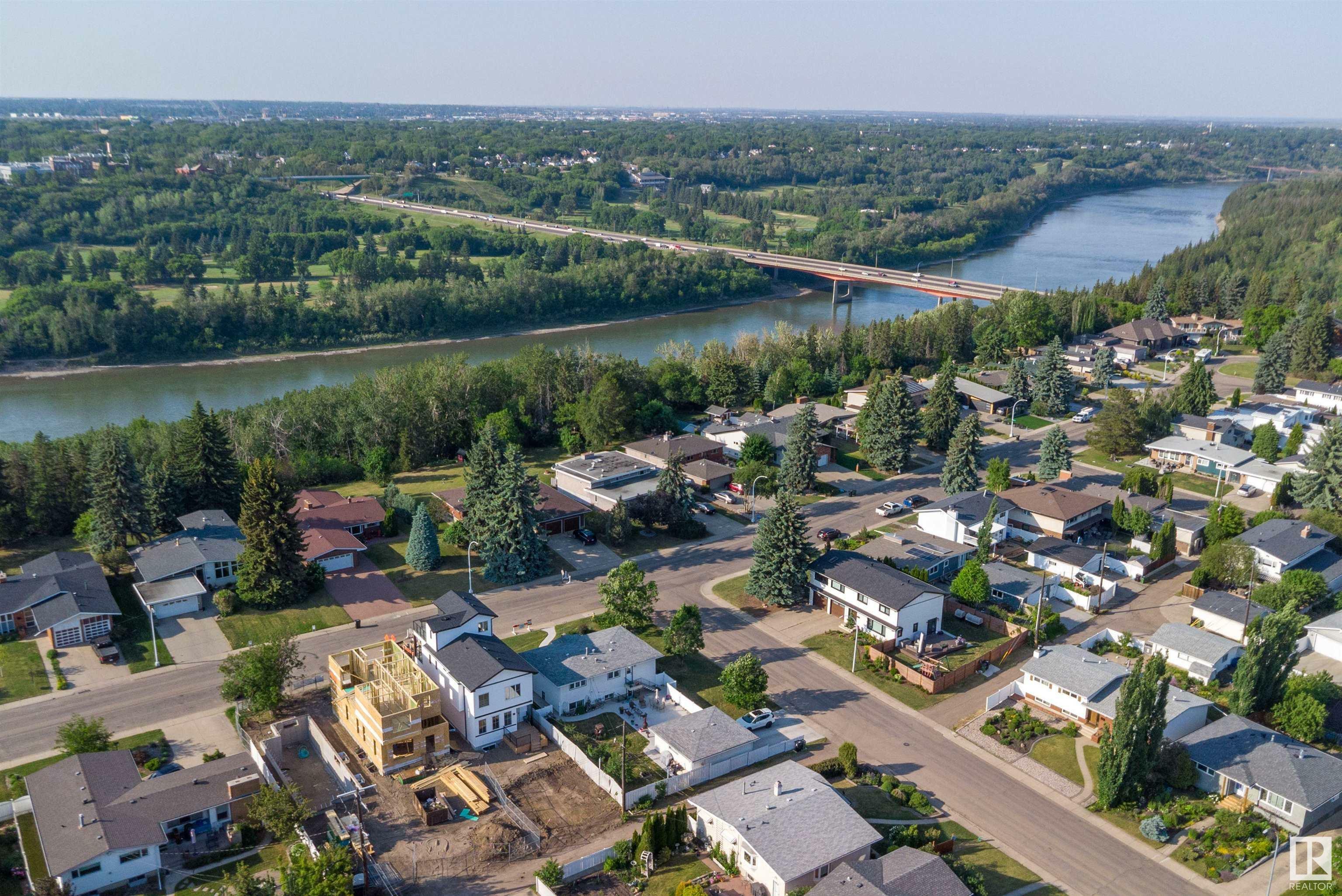 Property Photo:  7509 Rowland Rd NW  AB T6A 3W4 