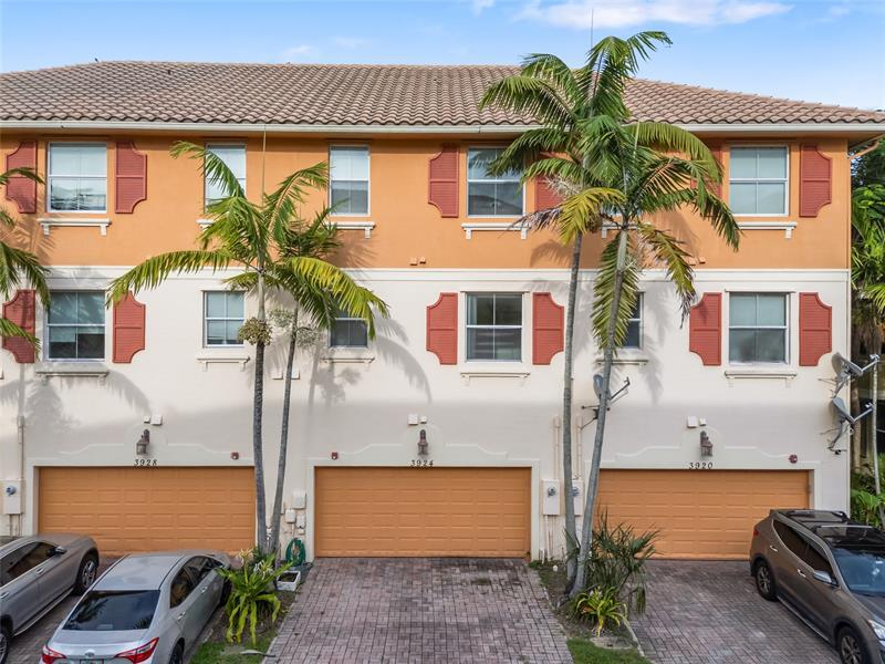 Property Photo: 3924 Laurel Ln 3924 FL 33073
