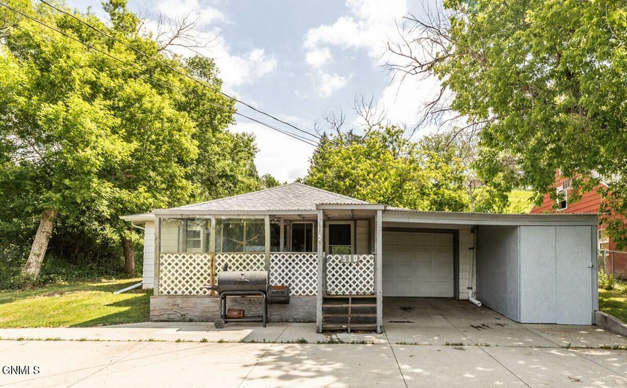 510 5th Avenue NW  Mandan ND 58554 photo