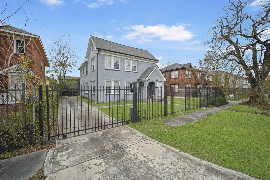 Property Photo: 2704 Truxillo Street TX 77004